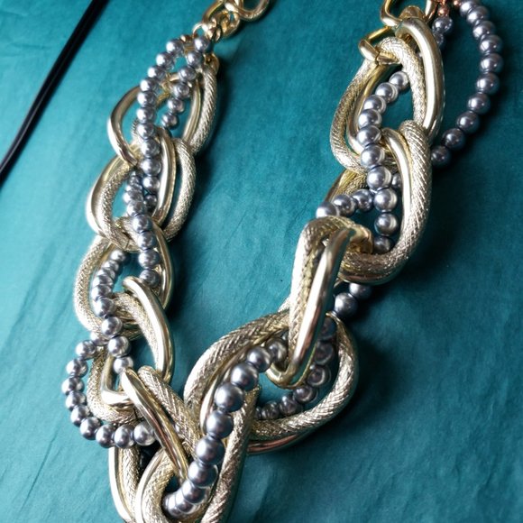 2/15$ Braided chain links and faux pearls necklace signed JS - Picture 5 of 5